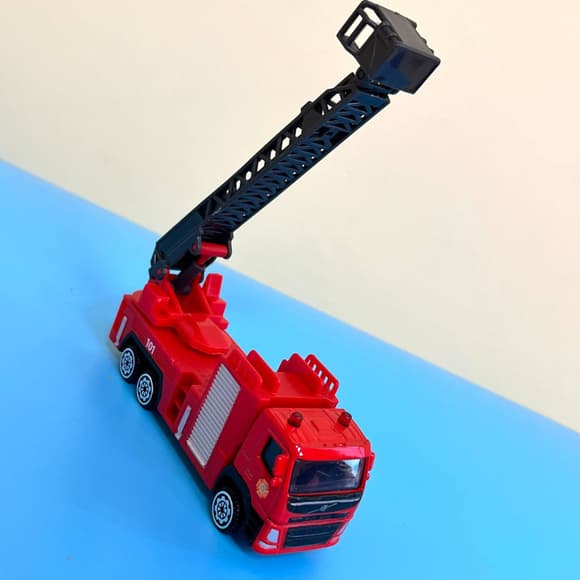 Автомодель детская "VOLVO" Пожарная машинка TechnoDrive 250302 со стрелой