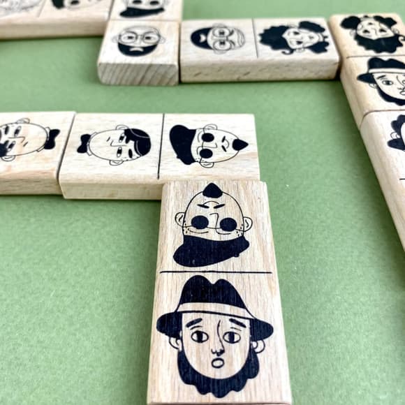 Настольная игра Домино "Персонажи" 900620 от 2 до 6 игроков 45 элементов