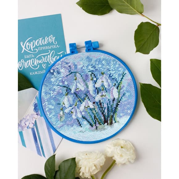 Набор для вышивания крестиком "Под снегом" AHM-039 с пяльцем