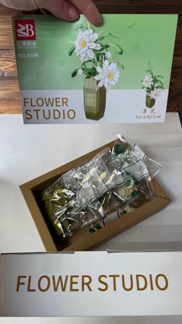 Дитячий конструктор "Квіти Epiphyllum" Flower Studio 9104A 571 деталь