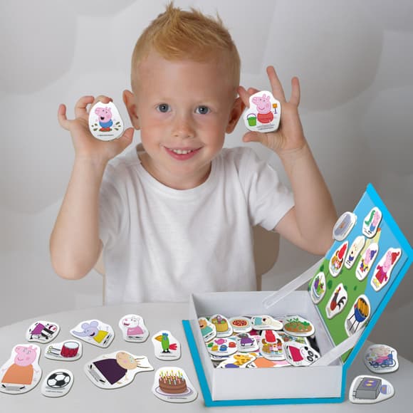 Набор магнитов "Магнитная история Семья Пеппы" МЕ 5031-15, 68 магнитных деталей