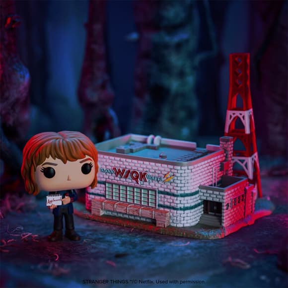 Игровая фигурка FUNKO POP! "Робин с радиостанцией WSQK Town" Funko 86620 серии "Очень страные дела"